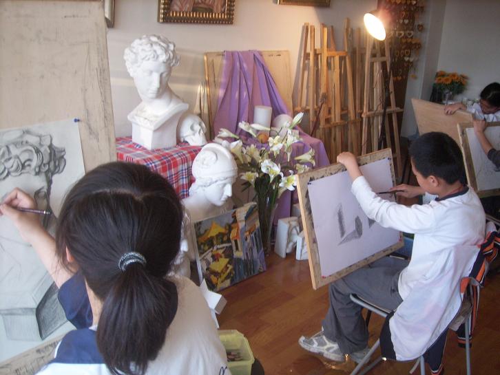 庆祝本画室王譞同学2010年以美术特长生考入