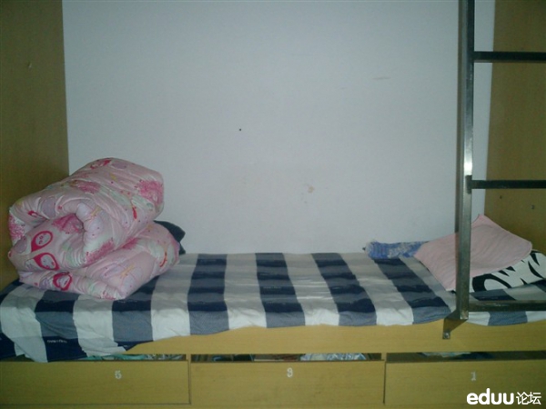 帮问一下,郑州外国语学校学生宿舍怎么样啊?最