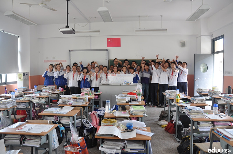 送祝福进校园活动第二站--上中东校初三(6)班