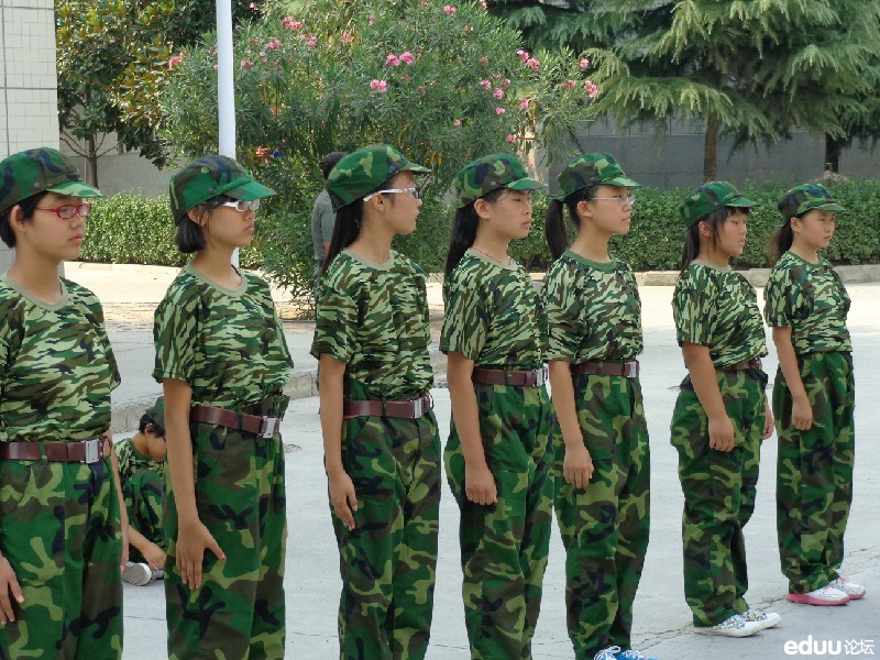 看这里--<em>郑州外国语女子中学</em>女孩子的军训 - 20