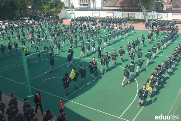 秦外校园实拍,社团活动丰富多彩,连续三届学子