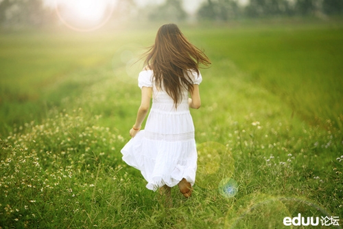 女孩子学什么好上海荟艺化妆学校改变了我的人