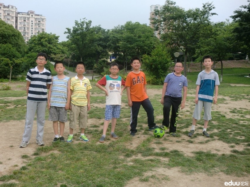 远翔14级新生家长组织的以书会友,带上足球